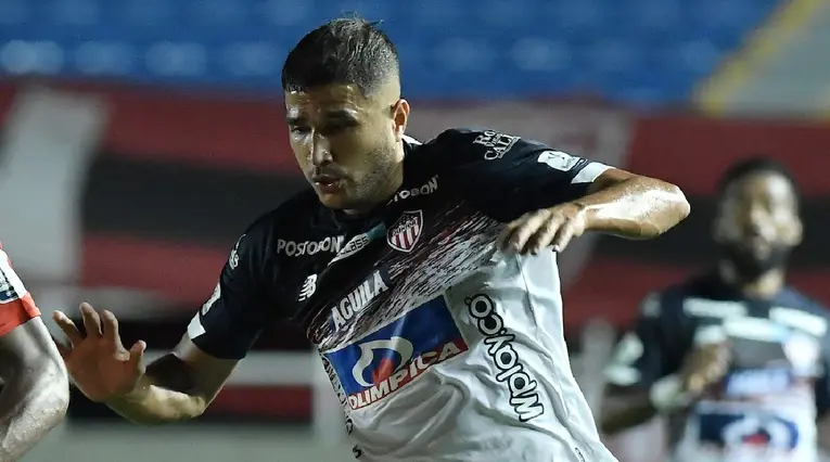 Larry Vásquez, Junior