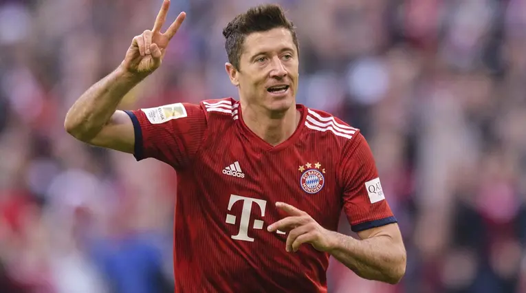 Robert Lewandowski, marcó el segundo gol del Bayern ante el Borussia Dortmund