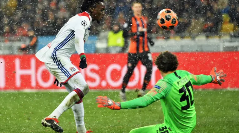 Lyon avanzó en Champions