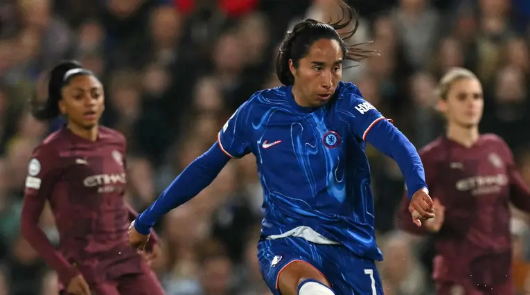 Mayra Ramírez con Chelsea