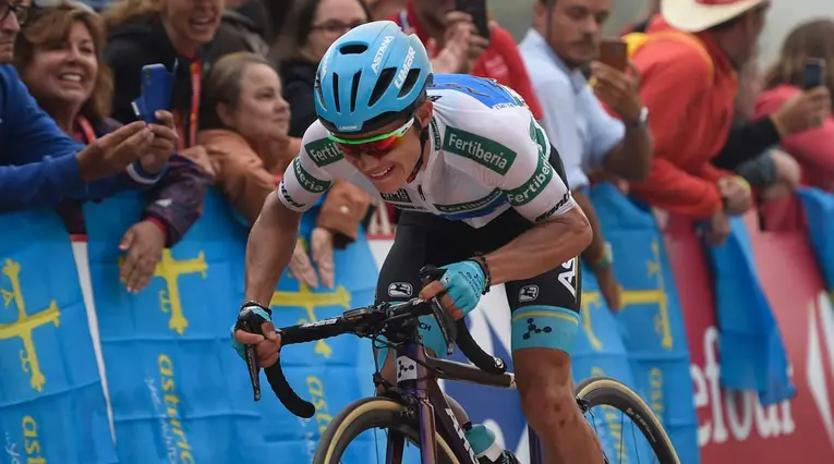 Miguel Ángel López durante una de las etapas de La Vuelta a España 
