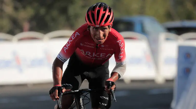Nairo Quintana en una carrera con la camiseta del Arkea