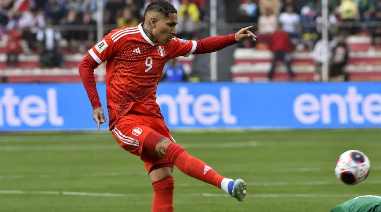Paolo Guerrero da duro golpe al futuro de Perú: decisión inesperada