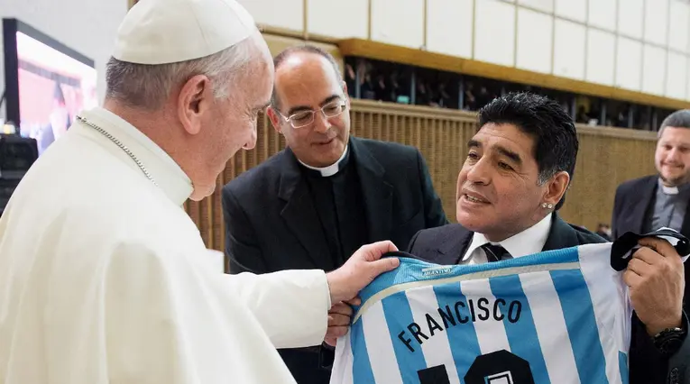 Papa Francisco y Maradona