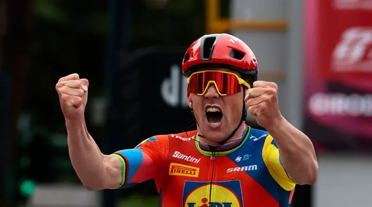 Giro de Italia 2025: Max Pedersen ganó la etapa 3 en el sprint final