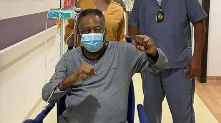 Pelé bajo observación en un hospital de Sao Paulo