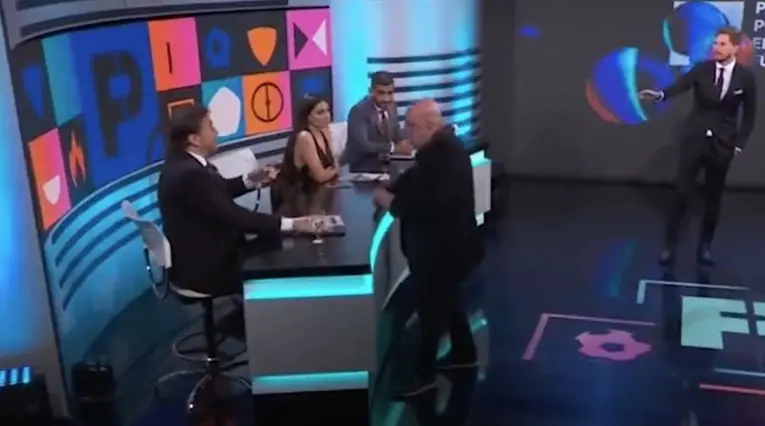 Pelea entre periodistas