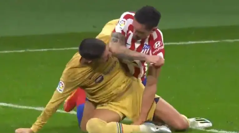 Pelea entre Savic y Ferrán Torres