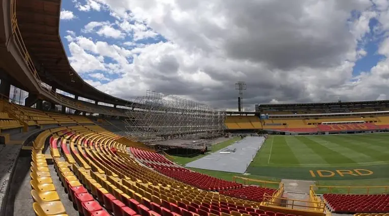 Montaje del concierto de Roger Waters en El Campín de Bogotá
