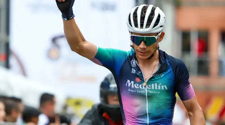 Supermán López en una carrera con el Team Medellín