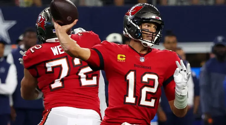 Tom Brady se estrenó con victoria en el inicio de temporada del fútbol americano