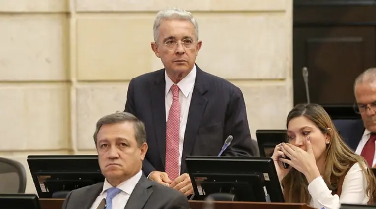 SENADOR ÁLVARO URIBE VÉLEZ