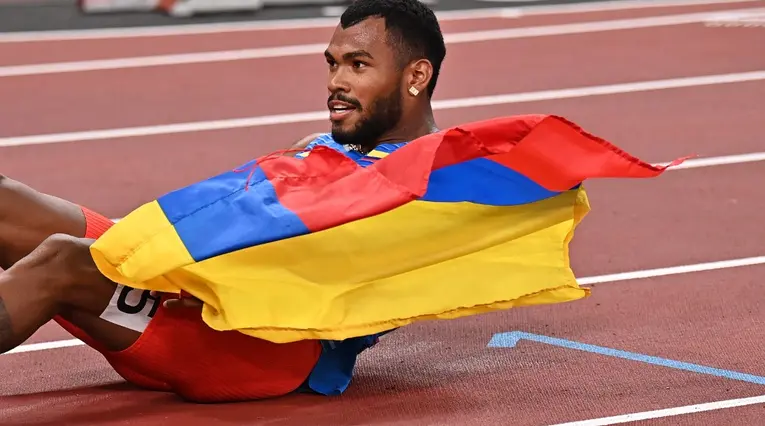 Anthony Zambrano ganó la medalla de plata en la final de los 400 metros
