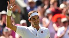 El tenista suizo Roger Federer celebrando su primera victoria en Wimbledon 2018