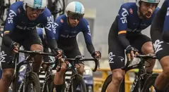 Jonathan Castroviejo, Egan Bernal e Iván Sosa, ciclistas del Sky