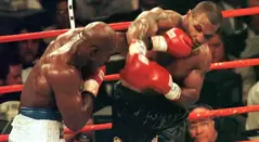 Holyfield y Tyson, en la pelea de 1997