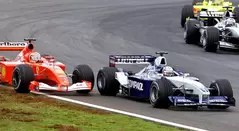 Sobrepaso de Montoya a Schumacher en el Gran Premio de Brasil 2001