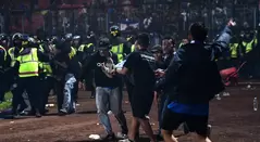 Batalla campal en el fútbol de Indonesia