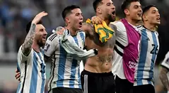 Argentina celebrando la clasificación a cuartos de final en Qatar 2022