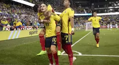 Jugadores de la Selección Colombia celebrando un gol ante Guatemala