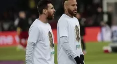 Messi y Neymar rinden homenaje a Pelé