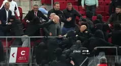 Hinchas del AZ Alkmaar atacan a seguidores del West Ham