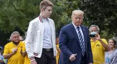 Donald Trump y su hijo Barron