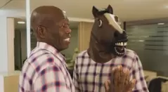 Video del Tino Asprilla disfrazado como caballo por cabalgata de Tuluá
