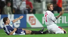 Diego Pablo Simeone y David Beckham en el Mundial de 1998. La famosa patada