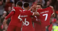 Jugadores de Liverpool le dedicaron la victoria a Luis Díaz