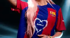 Camiseta de Barcelona con Karol G