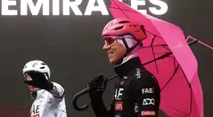 A Pogacar no lo para ni la lluvia: así arrasó en la etapa 16 del Giro