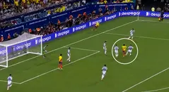 Video del penalti no sancionado contra Jhon Córdoba en Colombia vs. Argentina