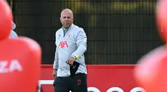 Arne Slot, técnico de Liverpool en Champions