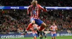 Antoine Griezmann firmó como nueva figura de Decathlon AG2R 