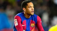 Vitor Roque con Barcelona