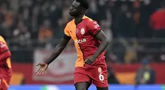 Dávinson Sánchez con el Galatasaray