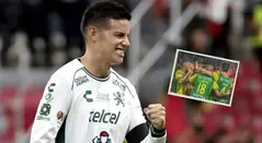 James Rodríguez y jugadores de Cartagena