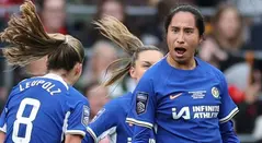Mayra Ramírez con el Chelsea