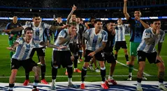Argentina celebra su triunfo con insultante arenga hacia Rafinha