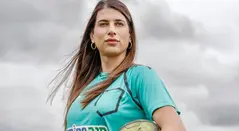 Sapir Berman se convirtió en la primera juez transgénero en dirigir un partido internacional.