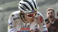 Tadej Pogacar con el UAE