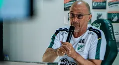 Alfredo Arias, entrenador uruguayo de fútbol