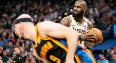 Lakers vuelve a ganar en la NBA con ayuda de LeBron