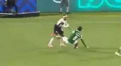Depay y Richard Ríos tuvieron fuerte cruce en el partido de Palmeiras y Corinthians