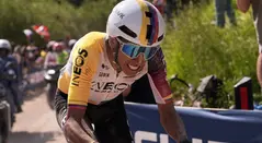 Egan Bernal con Ineos en el Giro de Italia 2025
