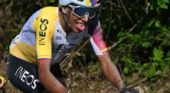 Egan Bernal tiene problema en el Giro de Italia
