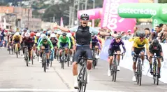Jonathan Guatibonza ganador etapa 2 de la Vuelta de la Juventud