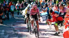 Isaac del Toro, líder del Giro de Italia 2025 tras la etapa 16