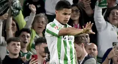 La razón por la que Juan Camilo Hernández no jugó la final de la Conference League